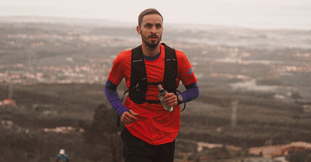 découvrez les meilleures montres gps pour la course en trail, alliant précision, robustesse et fonctionnalités adaptées aux sentiers accidentés.