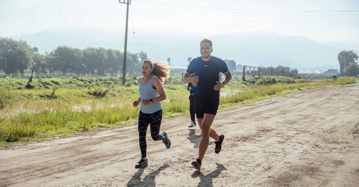 découvrez des exercices essentiels pour le trail running afin d'améliorer votre endurance, votre force et votre agilité en pleine nature.