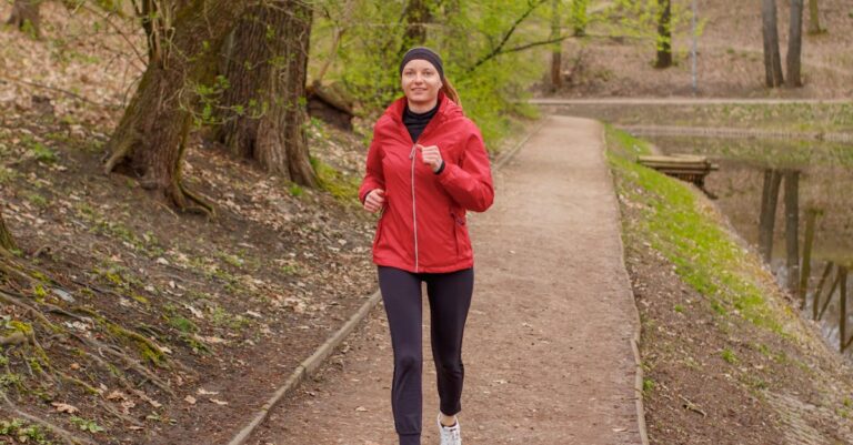 découvrez des exercices spécialement conçus pour le trail running afin d'améliorer votre endurance, votre agilité et votre force sur les sentiers.