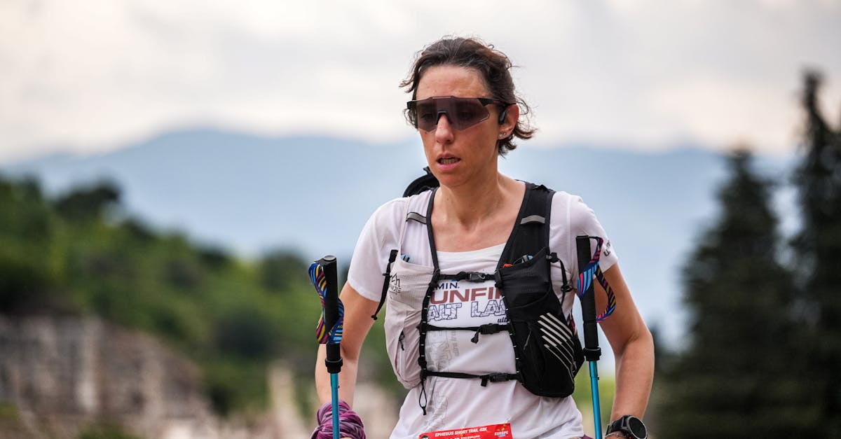 découvrez l'équipement essentiel pour le trail running : chaussures, vêtements techniques et accessoires adaptés pour performer en pleine nature.