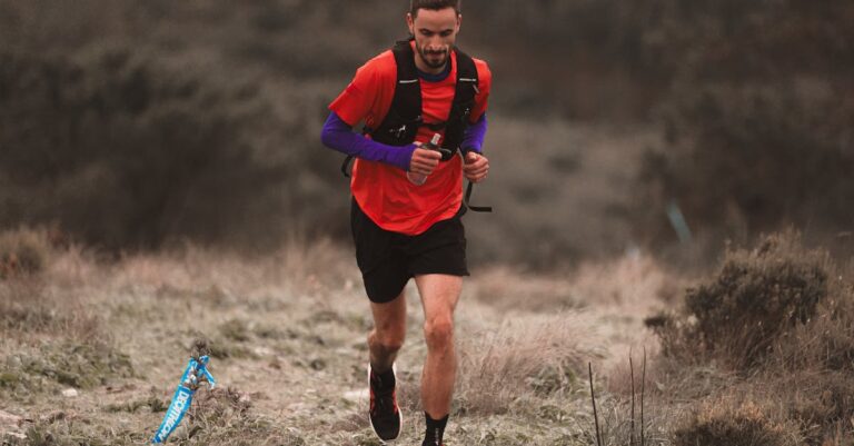 découvrez notre équipement de trail running haute performance pour courir en toute sécurité et confort sur tous les terrains.