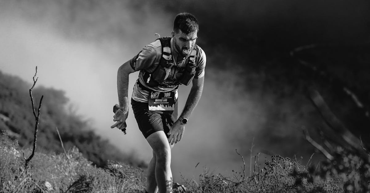 découvrez notre lampe frontale pour trail running, conçue pour offrir une visibilité optimale et un confort maximal lors de vos courses en pleine nuit.