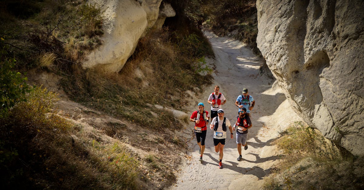 découvrez notre lampe frontale spécialement conçue pour le trail running, offrant une illumination puissante et un confort optimal pour vos courses en pleine nature, même de nuit.