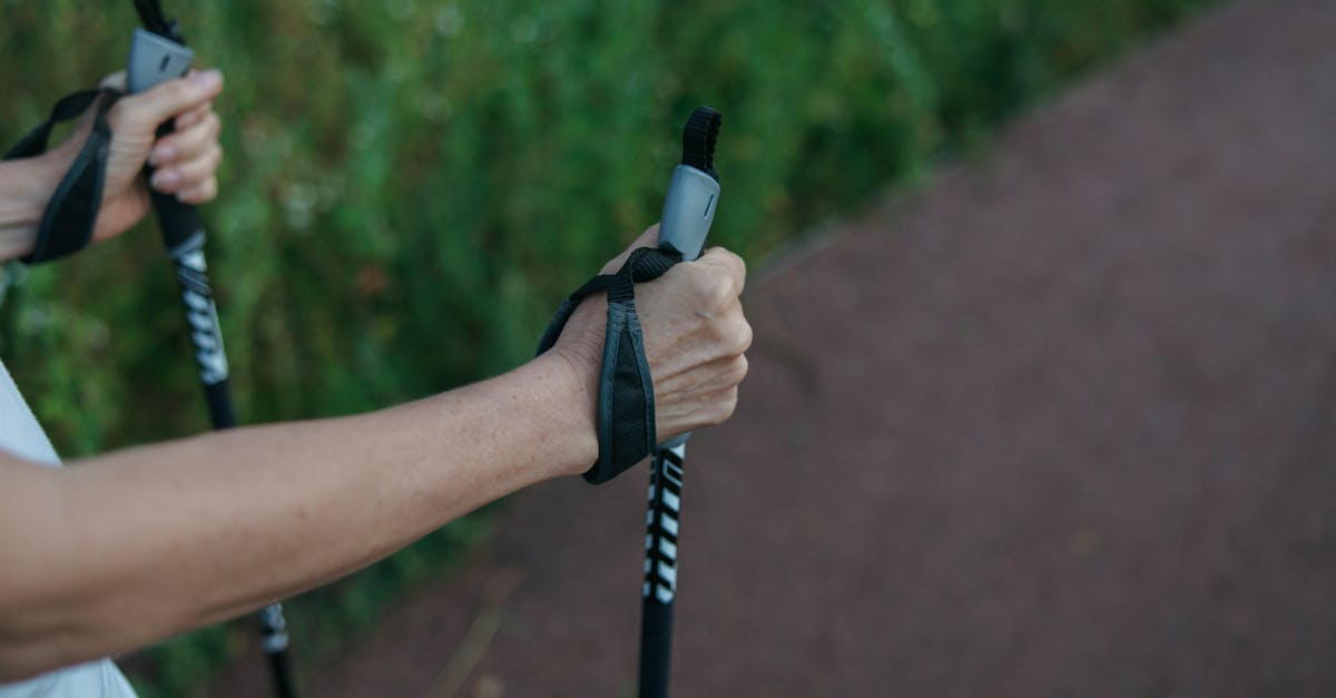 découvrez les bâtons de trail running conçus pour améliorer votre performance et votre stabilité en montagne. légers, résistants et ergonomiques, ils sont indispensables pour vos aventures en plein air.