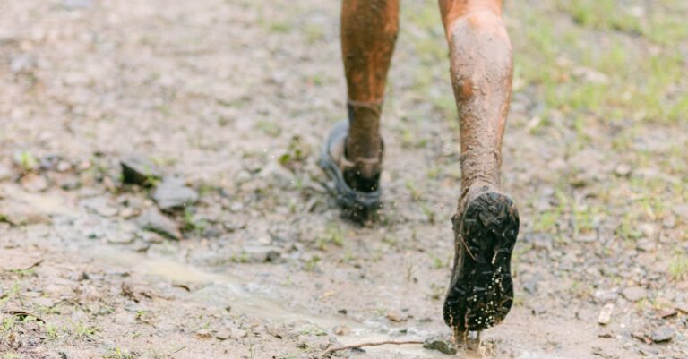 découvrez nos bâtons de trail running, légers et robustes, conçus pour améliorer votre performance et stabilité sur tous les terrains.