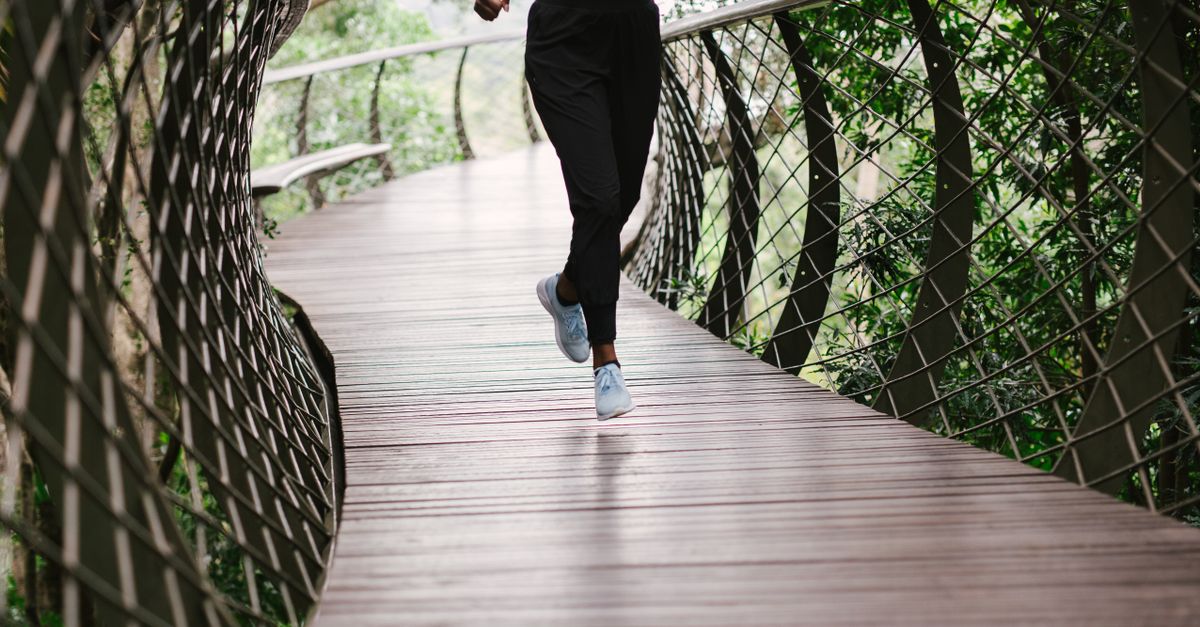 découvrez des conseils essentiels pour les femmes adeptes du trail running et améliorez vos performances en pleine nature.