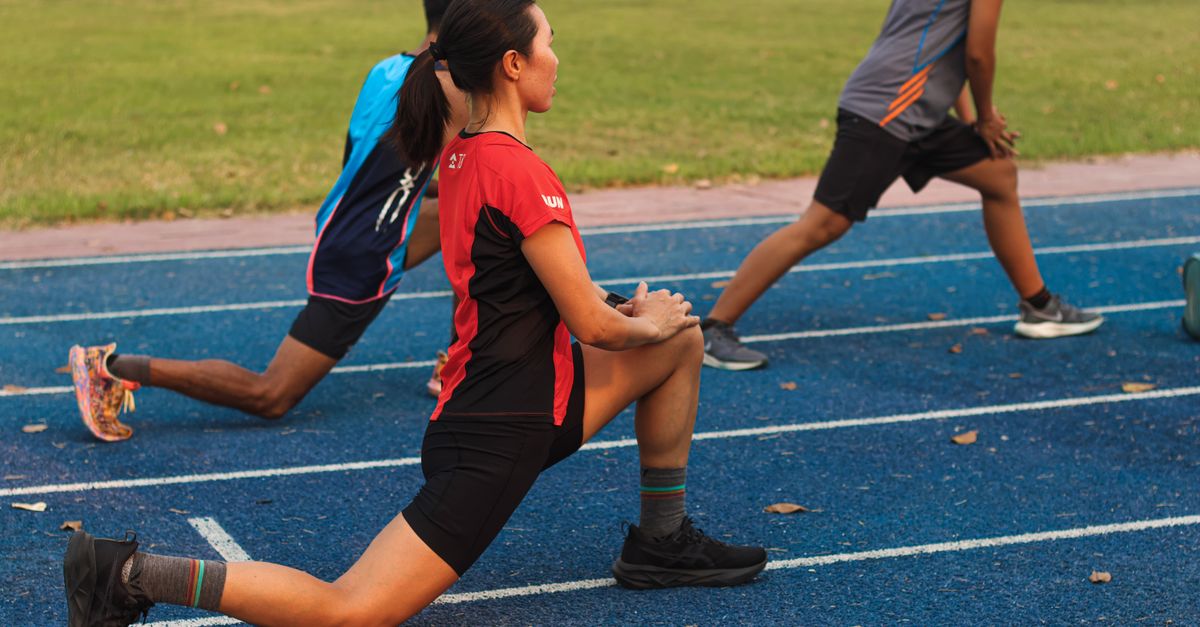 découvrez des étirements essentiels à réaliser après une course sur sentier pour améliorer la récupération, prévenir les blessures et augmenter la flexibilité.