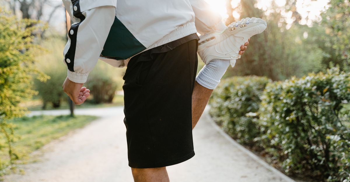 découvrez des étirements essentiels à réaliser après votre trail pour améliorer la récupération, réduire les douleurs musculaires et préparer votre corps à votre prochaine sortie.