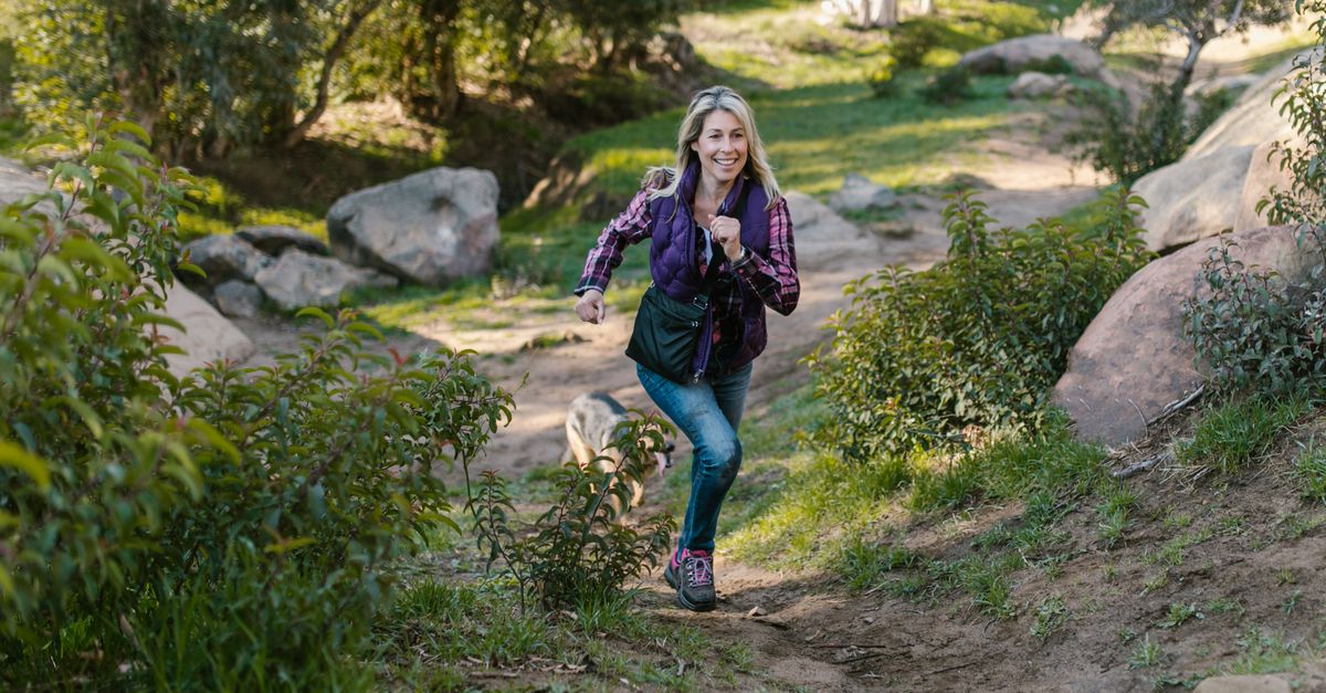 sac à dos pour trail running, léger et ergonomique, idéal pour vos courses en pleine nature avec un maintien optimal et un rangement pratique.