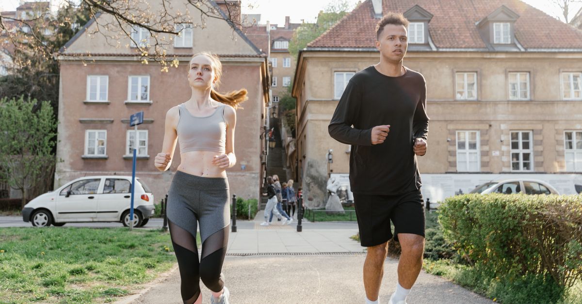 découvrez les effets cardiovasculaires du trail running et comment cette activité améliore la santé du cœur et l'endurance.