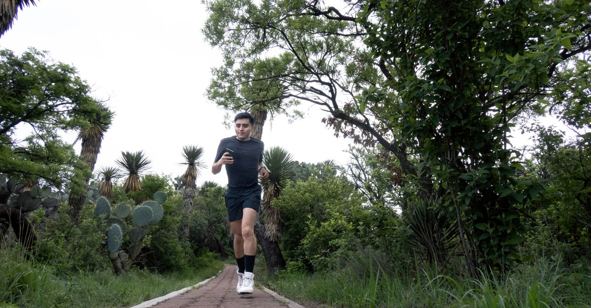 découvrez comment le trail running améliore le bien-être physique et mental grâce à l'exercice en pleine nature et à la réduction du stress.