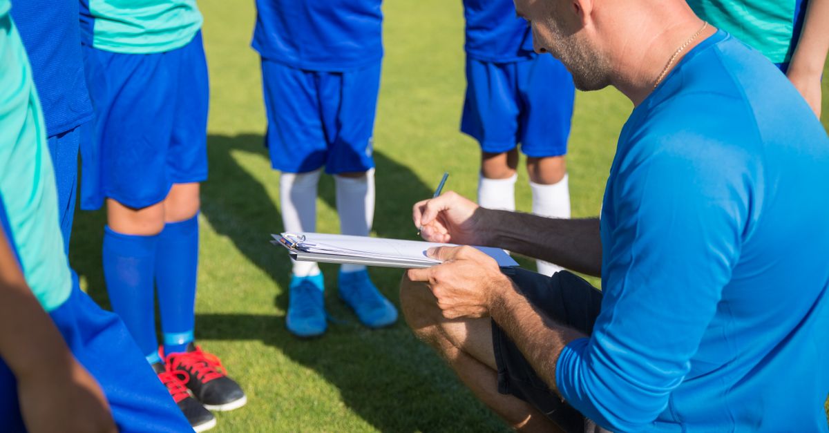 découvrez le rôle essentiel du coach, ses responsabilités et comment il accompagne le développement personnel et professionnel pour atteindre vos objectifs.