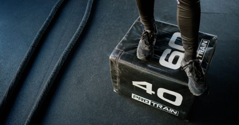 découvrez les bienfaits de l'interval training, une méthode de fitness combinant des phases d'effort intense et de récupération pour améliorer rapidement votre endurance et brûler des calories.