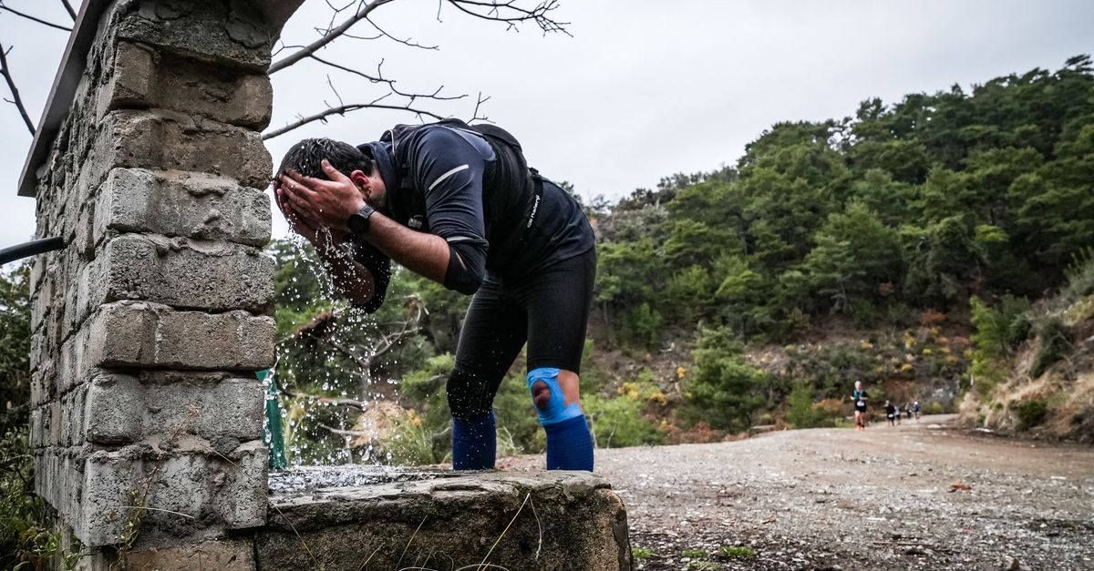 découvrez les indispensables pour le trail running en conditions humides : équipements, conseils et astuces pour performer et rester au sec lors de vos courses en terrain mouillé.