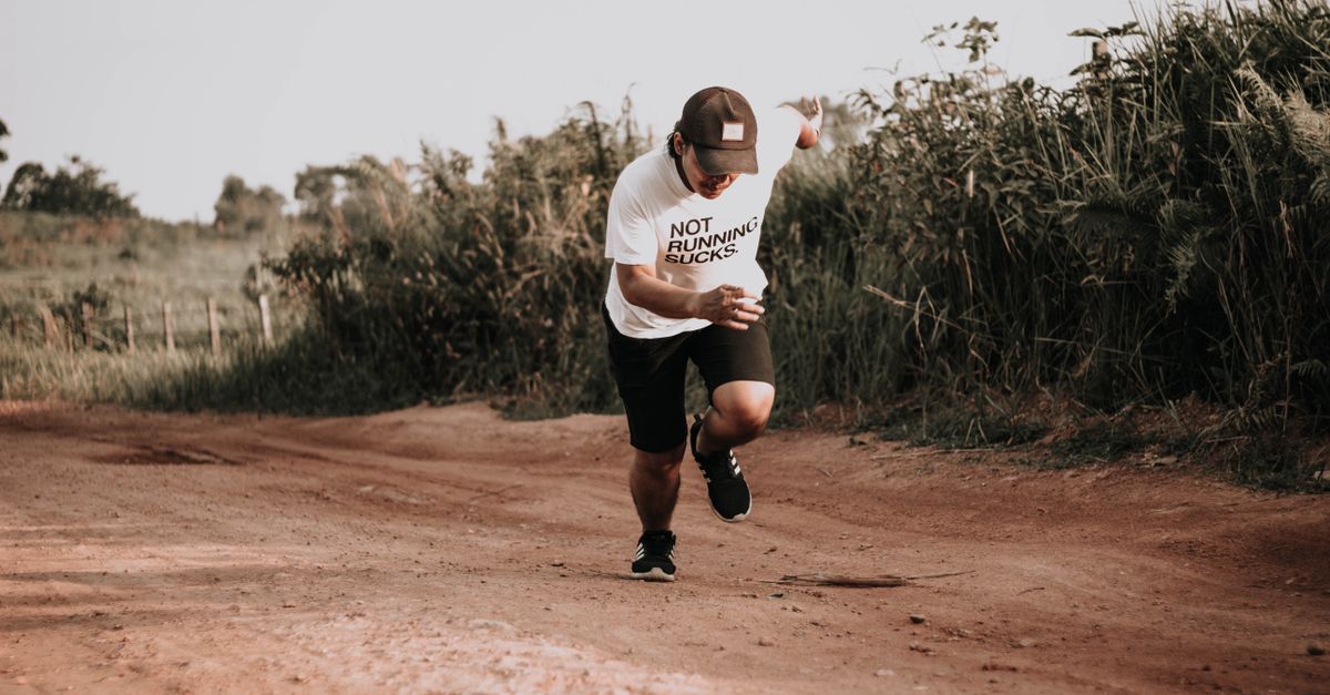 découvrez notre sélection d'équipements de trail running pour optimiser vos performances en sentier, alliant confort, légèreté et résistance.